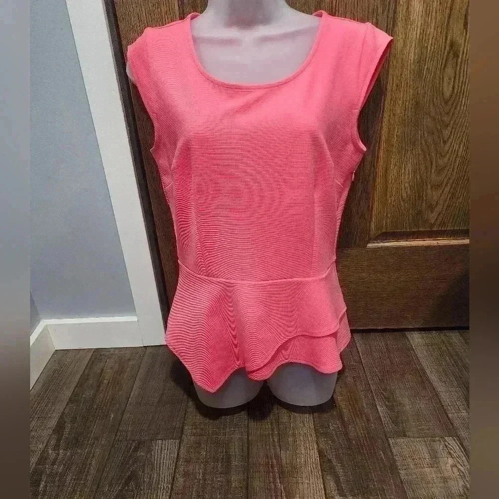 Ann Taylor Pink Sleeveless Top W/ Peplum Bottom Keyhole Back Side Zipper Small